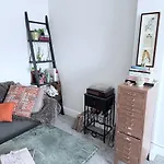 Bright And Modern Flat Near Portobello Road And The Canal